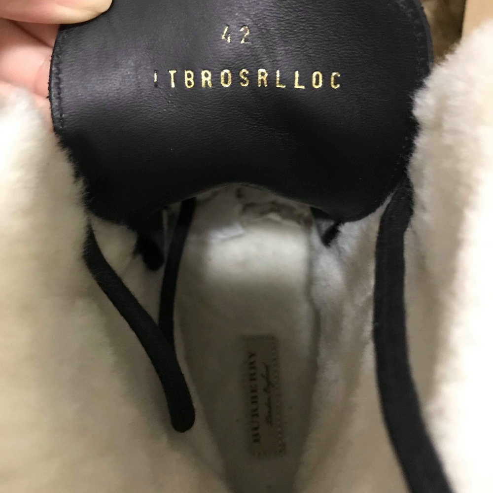 Sheared Lines Check Burberry Boots(Mens, US 9,42UK